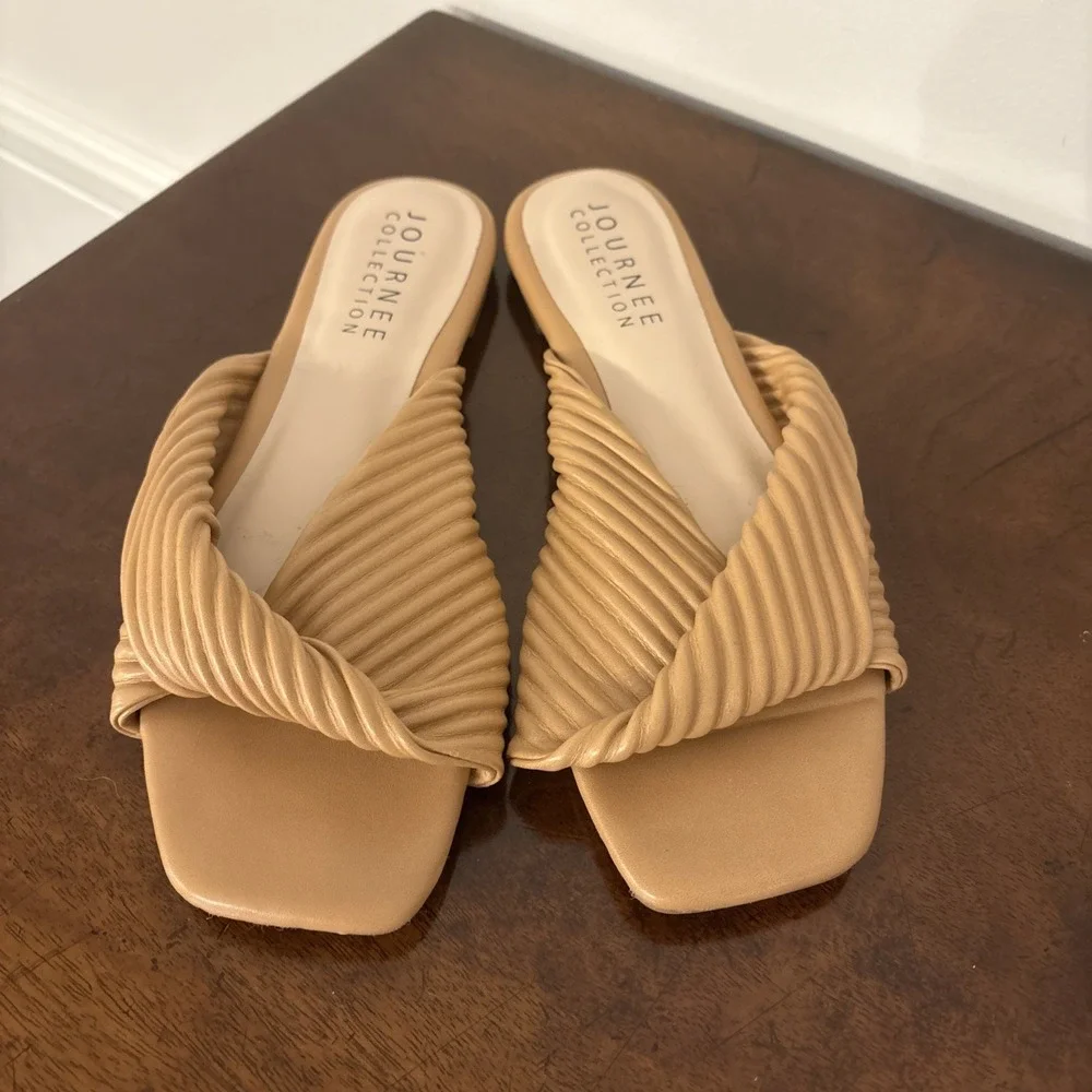 Journee Collection Women's‎ Emalynn Tan Faux Leather Slide Sandals Size 7.5